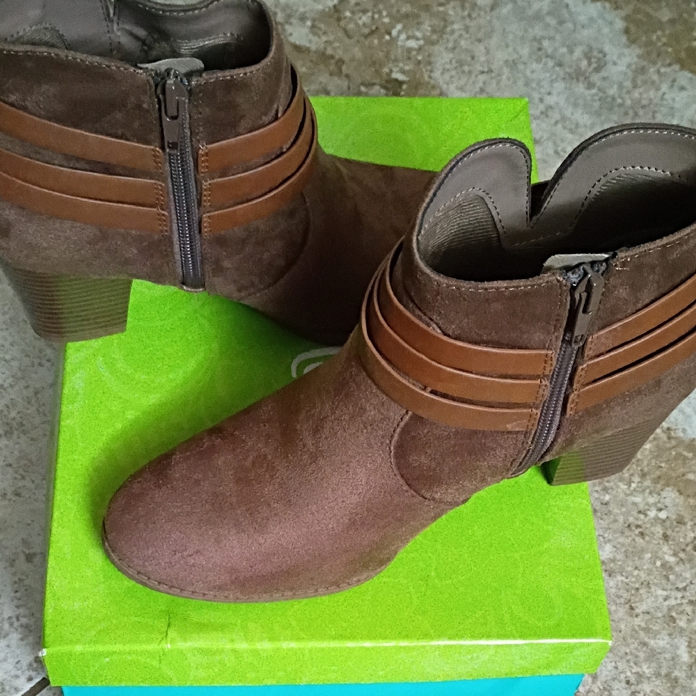 Etcetera Tan Ankle Booties for Women - Picture 7 of 8